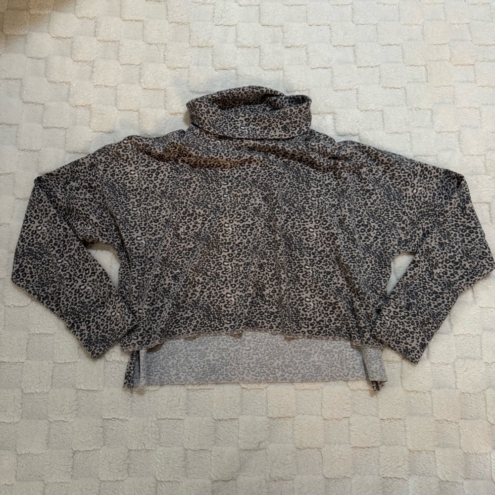 American Eagle Leopard Animal Print Turtleneck Waffle Knit Sweater Women’s Large